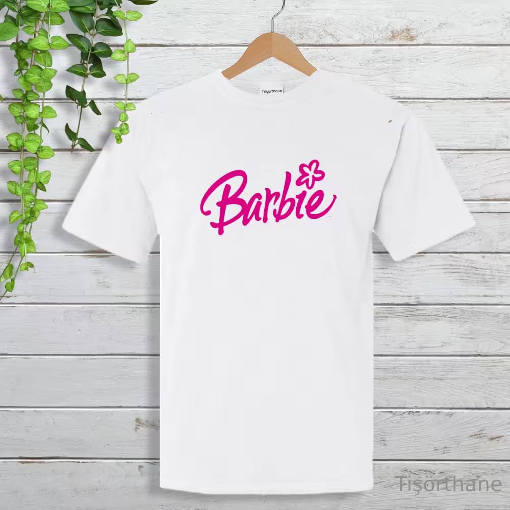 Barbie Tutkunlarına Özel Barbie Yazı Baskılı Tişört