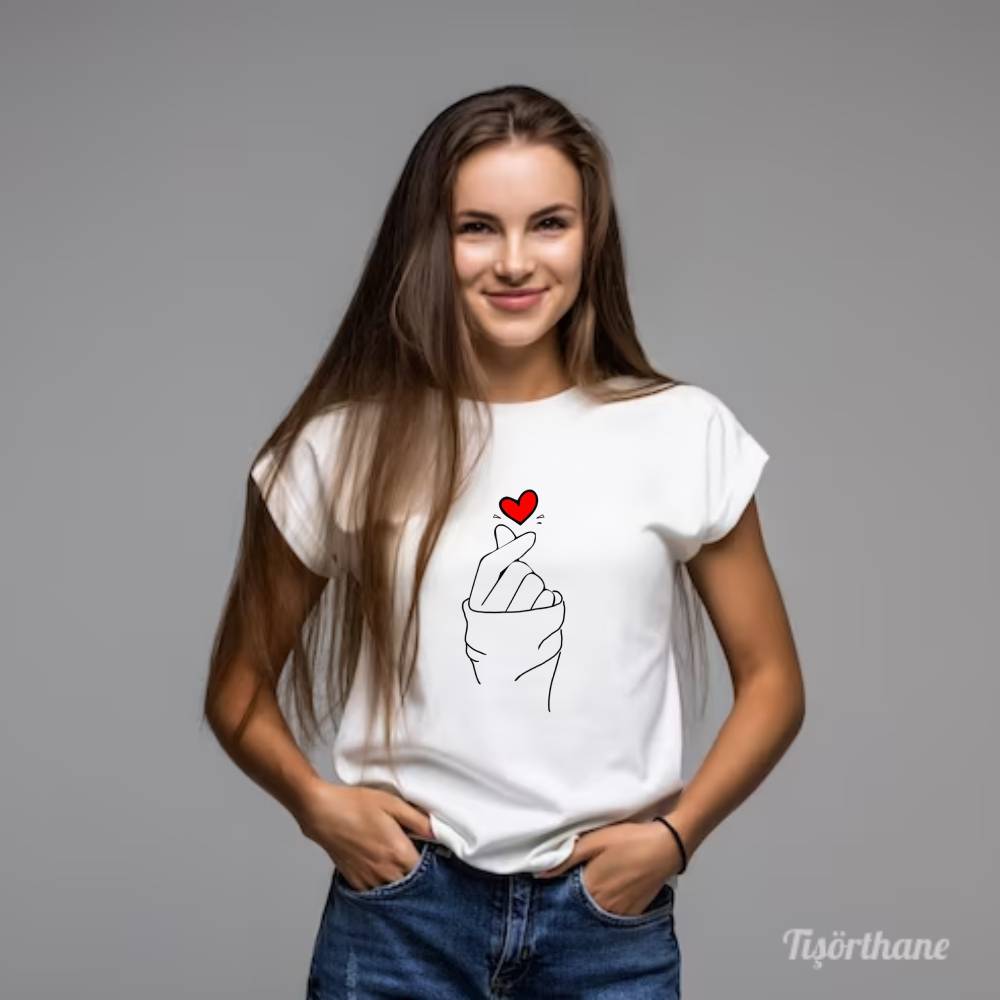 K-Pop Finger Heart Kalp İşareti Baskılı Tişört