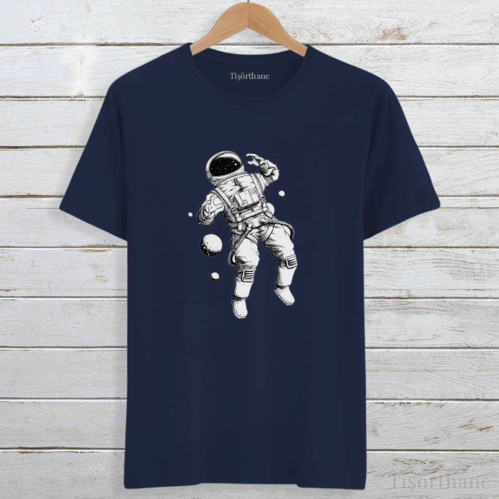 Uzayda Süzülen Astronot Baskılı Eğlenceli Tişört