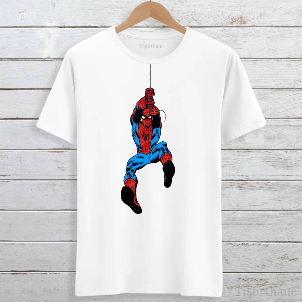 Yakadan Sallanan Örümcek Adam Baskılı Tişört