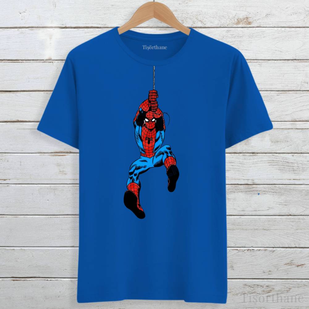 Yakadan Sallanan Örümcek Adam Baskılı Tişört