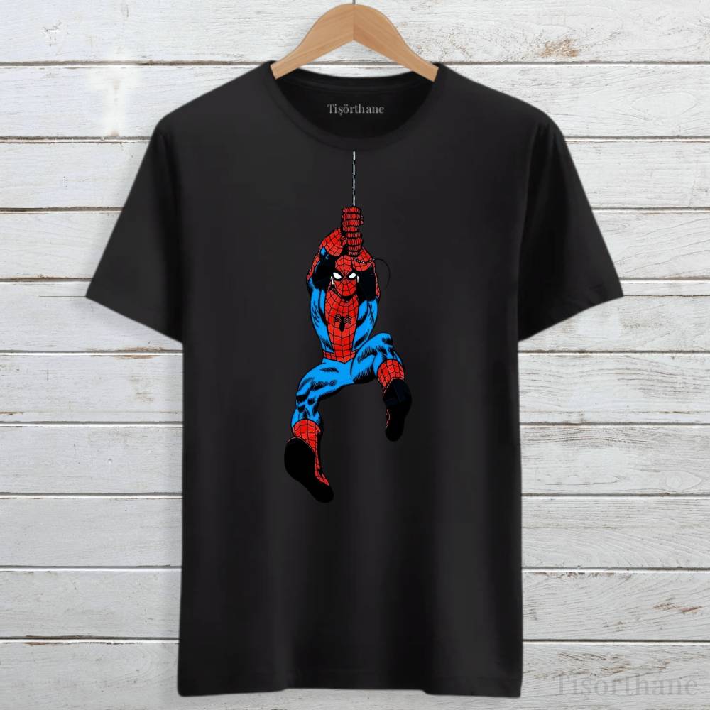 Yakadan Sallanan Örümcek Adam Baskılı Tişört